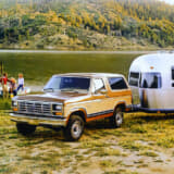 トレーラーを牽引する2代目ブロンコ