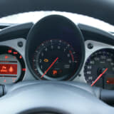 クルマのメーターは車輪の回転量から計測している