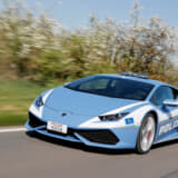 ランボルギーニは定期的にスーパーカーを警察に寄贈している