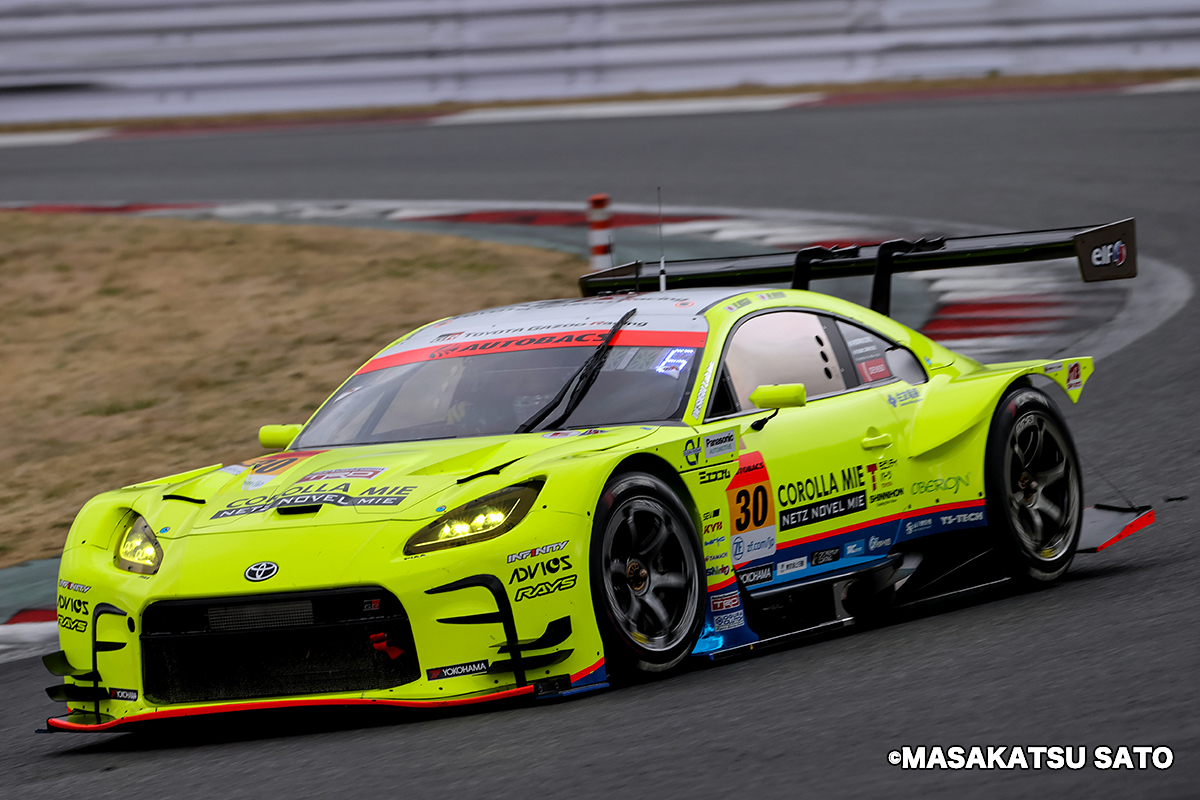 GT300クラスの新型GR86の走り