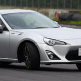 サーキットを走る86のイメージ