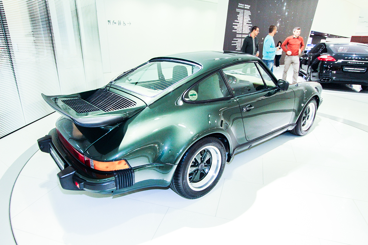 930型ポルシェ911ターボのリヤスタイル