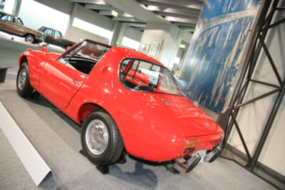 ポルシェより先に「タルガ・トップ」を搭載した