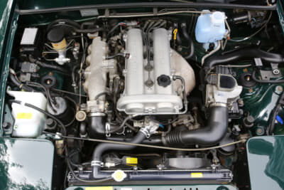エンジンのパーツも他の旧車に比べればはるかに豊富