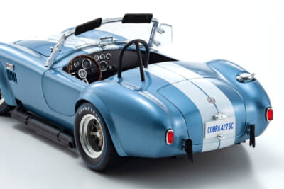 タイヤのレタリングとブルーリボンもポイント