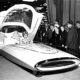 【画像】バイク？　クルマ？　前後２輪だけど「自立できる」60年前の謎のコンセプトカー「フォード・ジャイロン」が強烈すぎる 〜 画像11