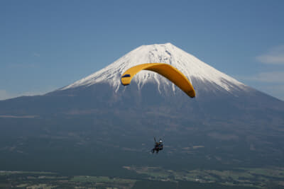 パラグライダーのイメージ