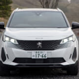 プジョーでは「牙」型LEDライトの脇にさらに「牙」がある