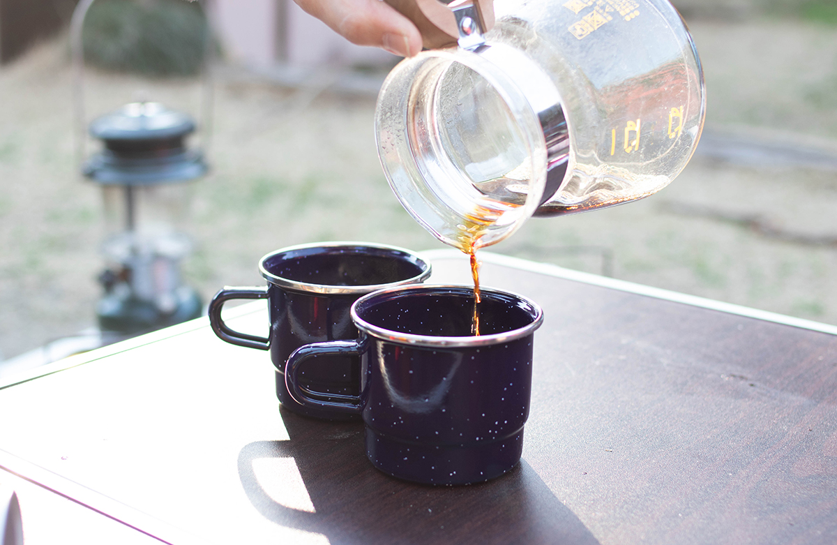 キャンプでコーヒーのイメージ