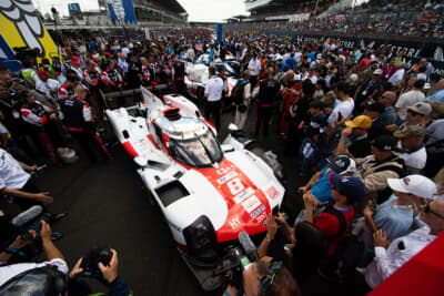 決勝前のグリッドウォークの様子（ph:TOYOTA GAZOO Racing）