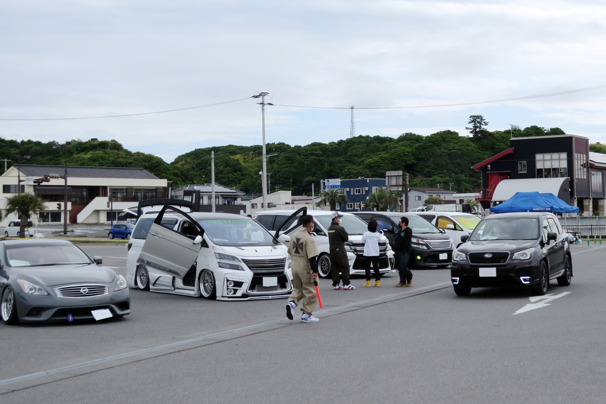 クルマのルックスはノーマルからカスタムまで多彩