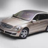 日本では2006年～2014年に販売された7人乗りのRクラス