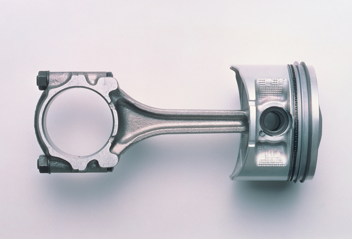 F22B型のフルフロートピストン