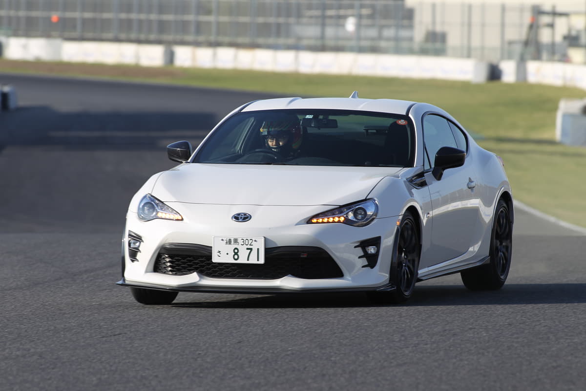 サーキット走行のレコードラインの譲り方