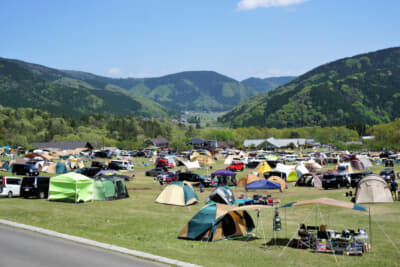 混雑するキャンプ場