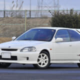 車両重量は1040kgに抑えられていた