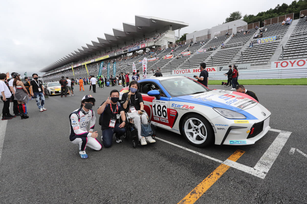 GR86/BRZ Cup 2022第1戦のパドック風景