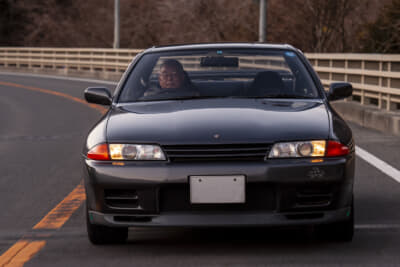 伊藤さんと愛車のR32