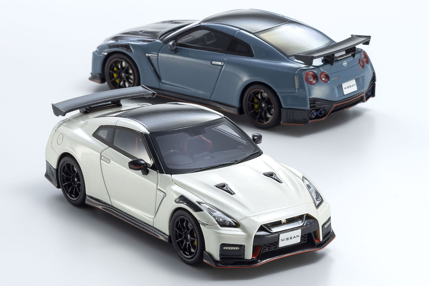 新品未開封】京商 GTRニスモ2022年 Samurai グレー 1/18