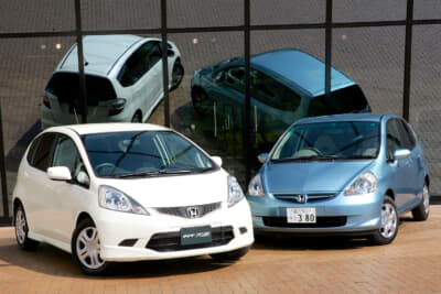 初代フィットと2代目フィット