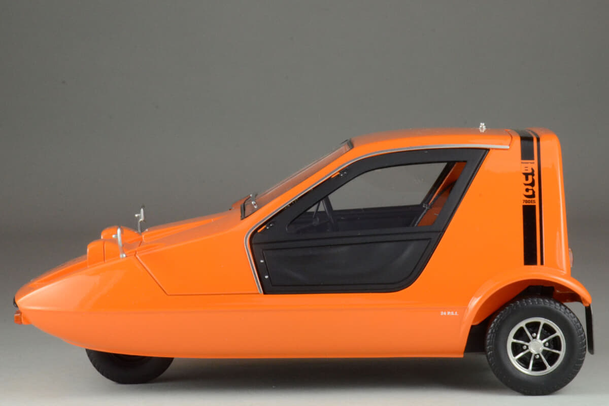 DNAコレクティブル製1/18ミニカー「ボンド・バグ」