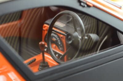 DNAコレクティブル製1/18ミニカー「ボンド・バグ」