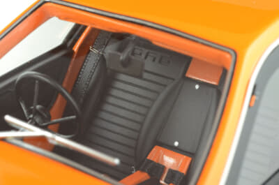 DNAコレクティブル製1/18ミニカー「ボンド・バグ」