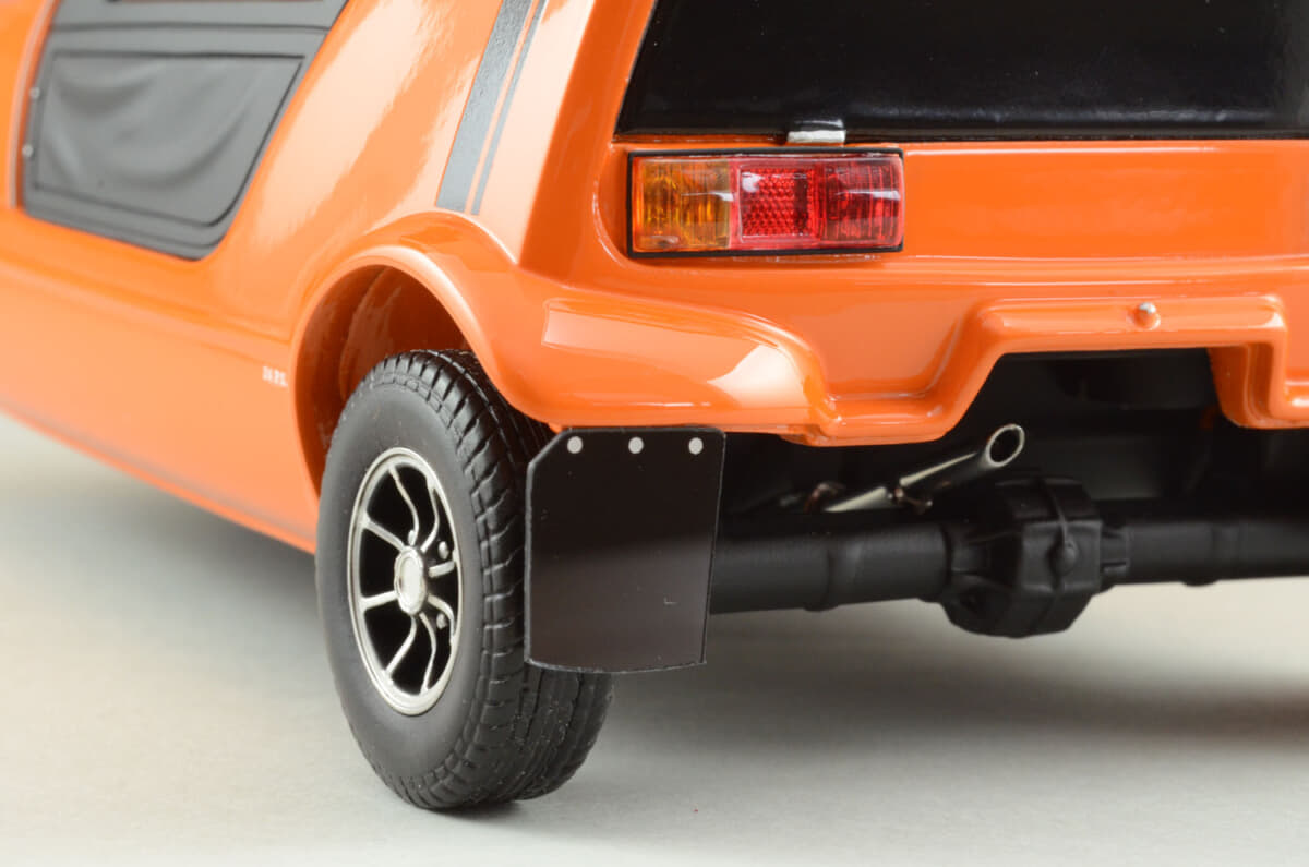 DNAコレクティブル製1/18ミニカー「ボンド・バグ」