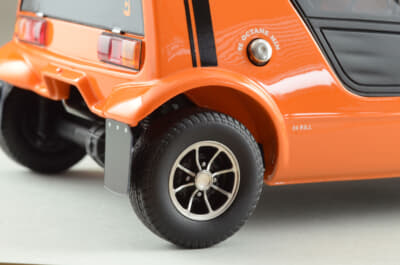 DNAコレクティブル製1/18ミニカー「ボンド・バグ」