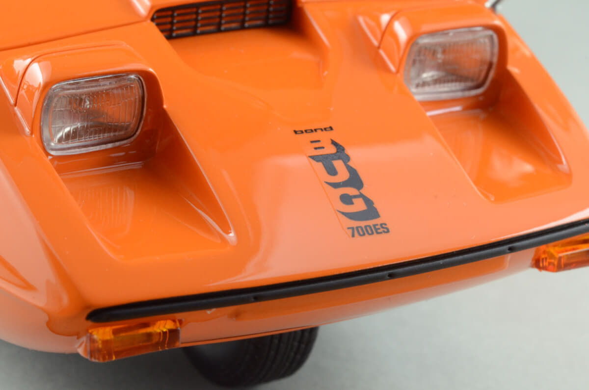 DNAコレクティブル製1/18ミニカー「ボンド・バグ」