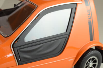 DNAコレクティブル製1/18ミニカー「ボンド・バグ」