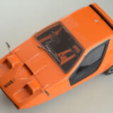 DNAコレクティブル製1/18ミニカー「ボンド・バグ」