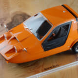 DNAコレクティブル製1/18ミニカー「ボンド・バグ」