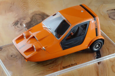 DNAコレクティブル製1/18ミニカー「ボンド・バグ」