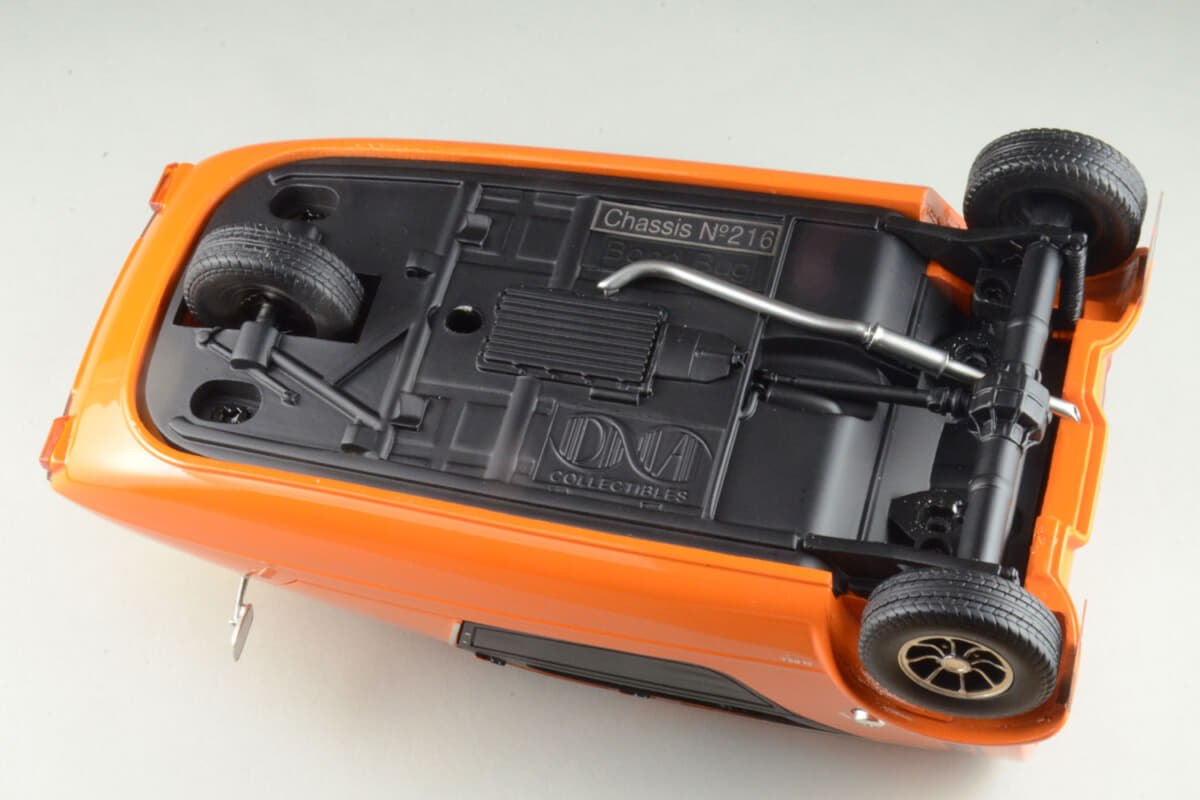 DNAコレクティブル製1/18ミニカー「ボンド・バグ」