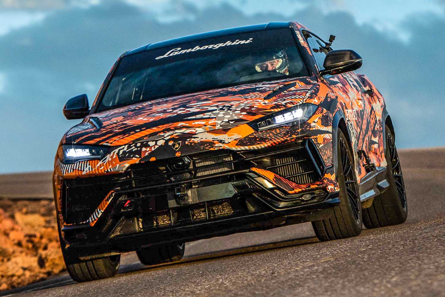 17_AMW_220810_lamborghini_urus.jpg