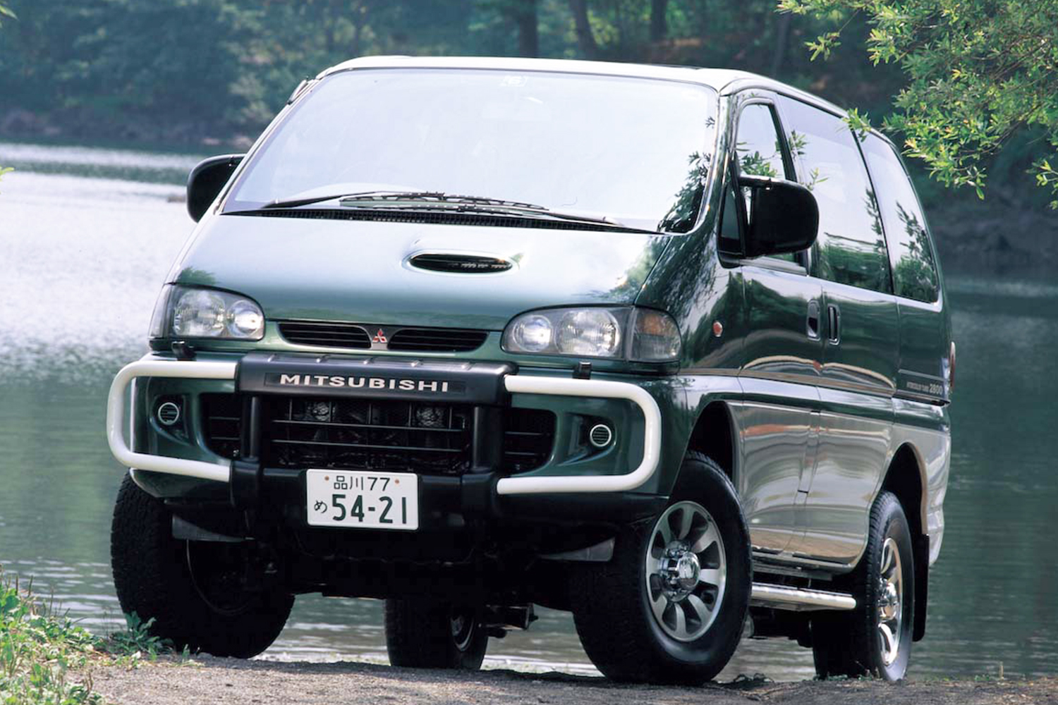 三菱の屋台骨を支えた1台!! 歴代デリカがアウトドアで厚い信頼がおける