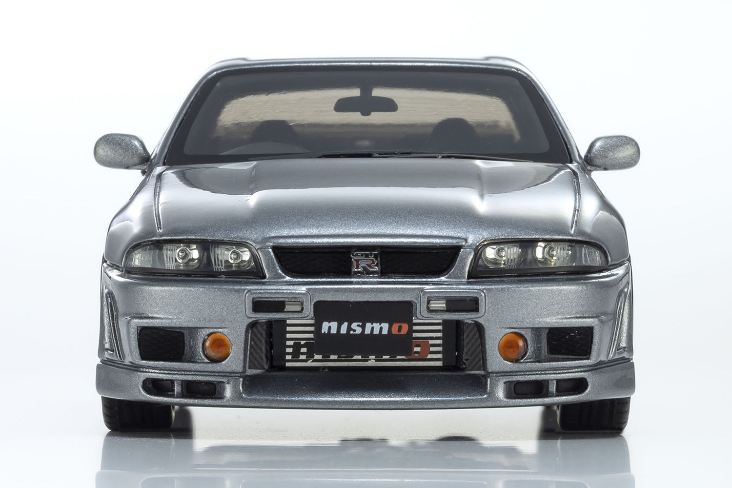 ニスモの人気デモカー「グランドツーリングカー」仕様が登場！ 1/43スケールの日産「スライラインGT-R R33」のこだわりが半端なかった |  ～カスタム・アウトドア・福祉車両・モータースポーツなどのカーライフ情報が満載～ AUTO MESSE WEB（オートメッセウェブ）