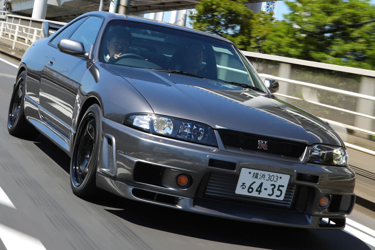 ニスモのR33GT-Rデモカー走り