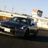 サーキットを攻めるR35