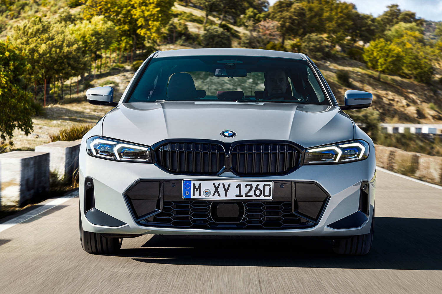マイチェンしたBMW「3シリーズ」にはシフトノブがない!? コクピットの