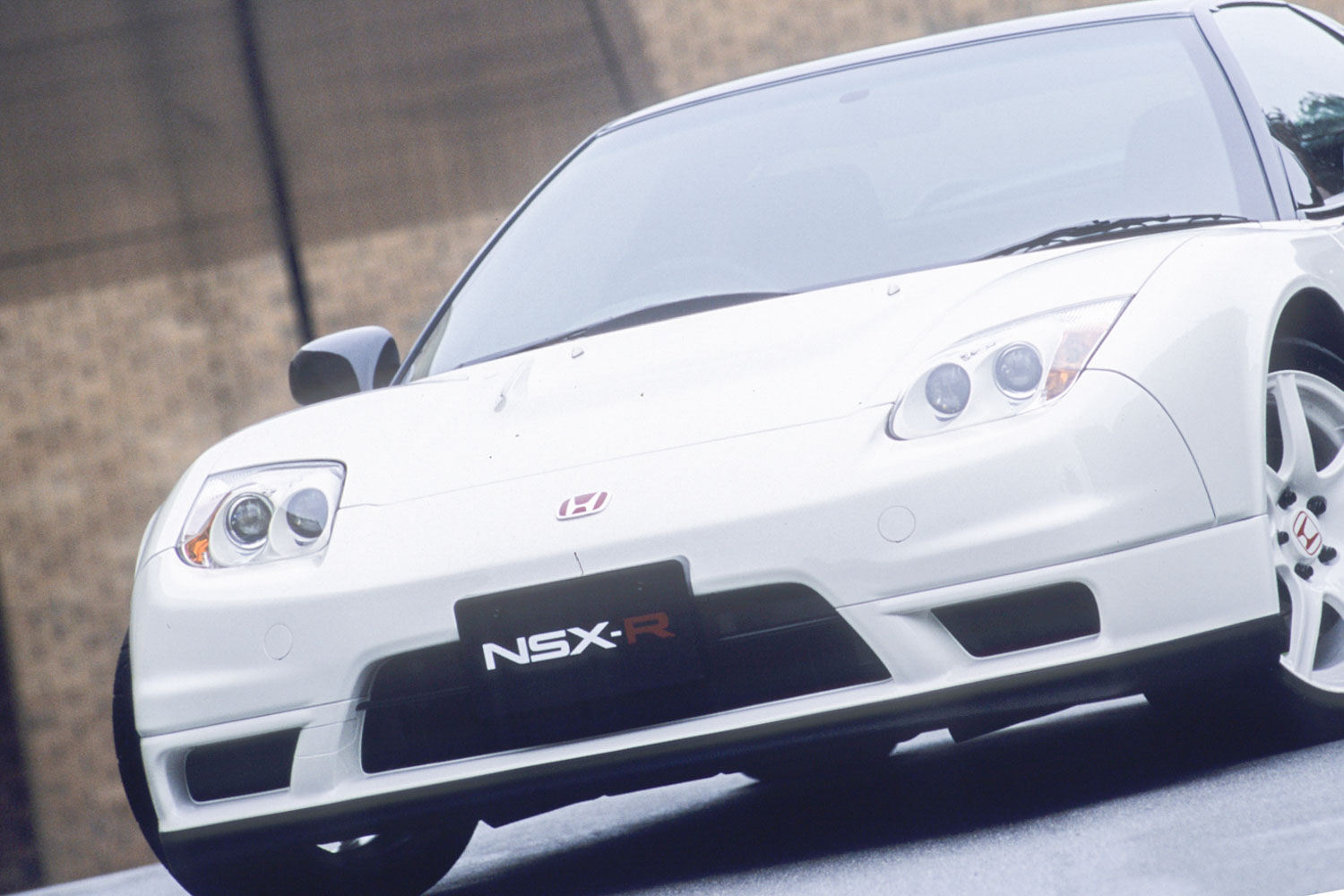 ホンダ「タイプR」は「NSX」から始まった！ 誕生から30年の歴代「赤バッヂ」モデルを振り返ります【前編】 |  ～カスタム・アウトドア・福祉車両・モータースポーツなどのカーライフ情報が満載～ AUTO MESSE WEB（オートメッセウェブ）