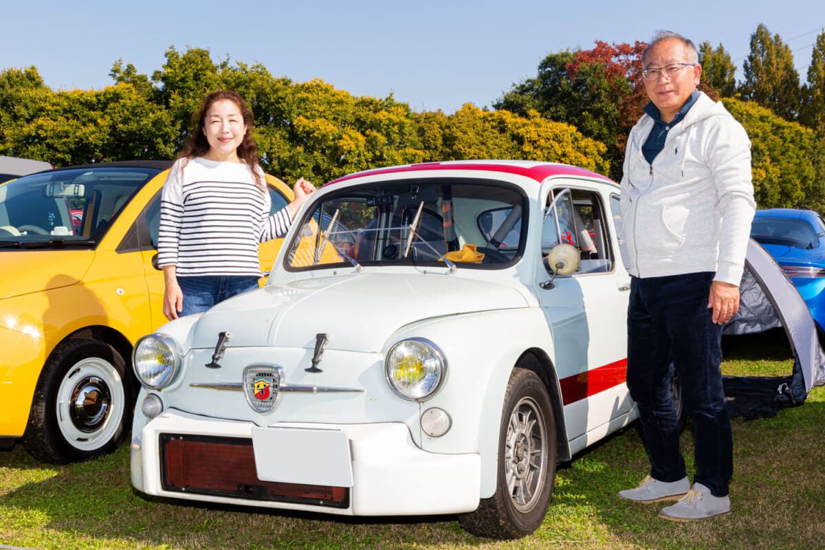 50年前の「アバルト1000TCR」がカッコかわいい！ 初めての旧車でイタリアのガチレーサーを買ったご夫婦は幸せだった!? |  ～カスタム・アウトドア・福祉車両・モータースポーツなどのカーライフ情報が満載～ AUTO MESSE WEB（オートメッセウェブ）