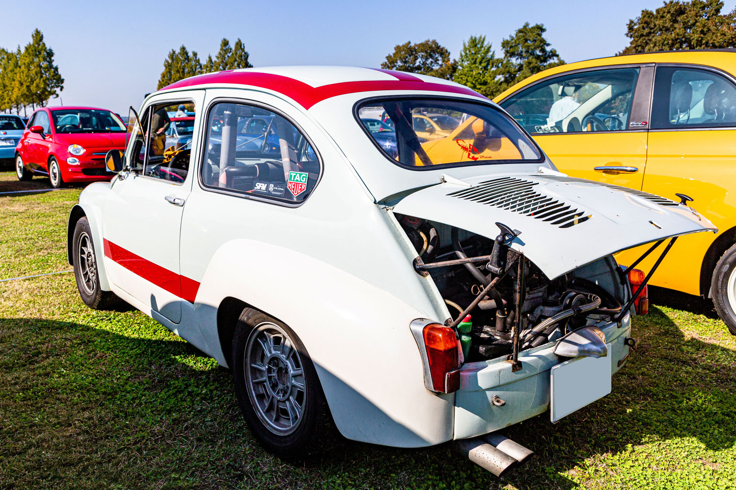 50年前の「アバルト1000TCR」がカッコかわいい！ 初めての旧車でイタリアのガチレーサーを買ったご夫婦は幸せだった!? |  ～カスタム・アウトドア・福祉車両・モータースポーツなどのカーライフ情報が満載～ AUTO MESSE WEB（オートメッセウェブ）