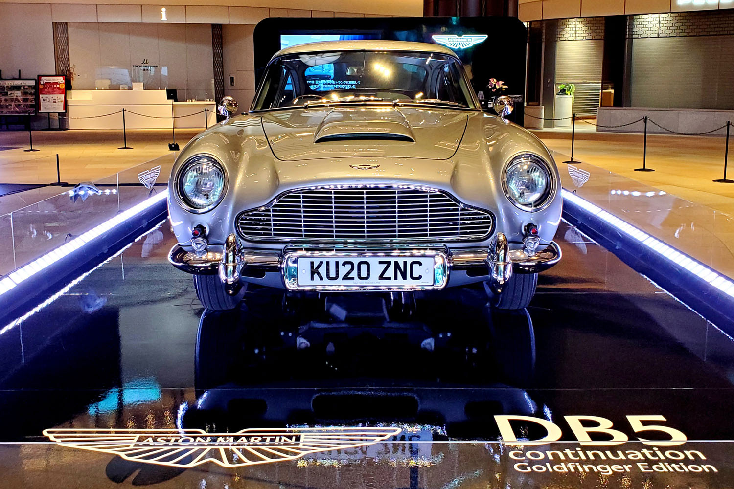 25台限定の「ボンドカー」は4億6000万円！ マシンガンまで再現したアストンマーティン「DB5」は公道走行できる？ |  ～カスタム・アウトドア・福祉車両・モータースポーツなどのカーライフ情報が満載～ AUTO MESSE WEB（オートメッセウェブ）