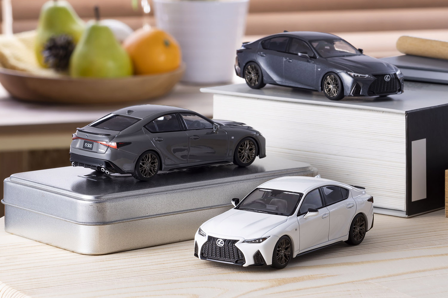 話題のレクサス「IS500 F SPORT」が1/43スケールのモデルカーに！ 高