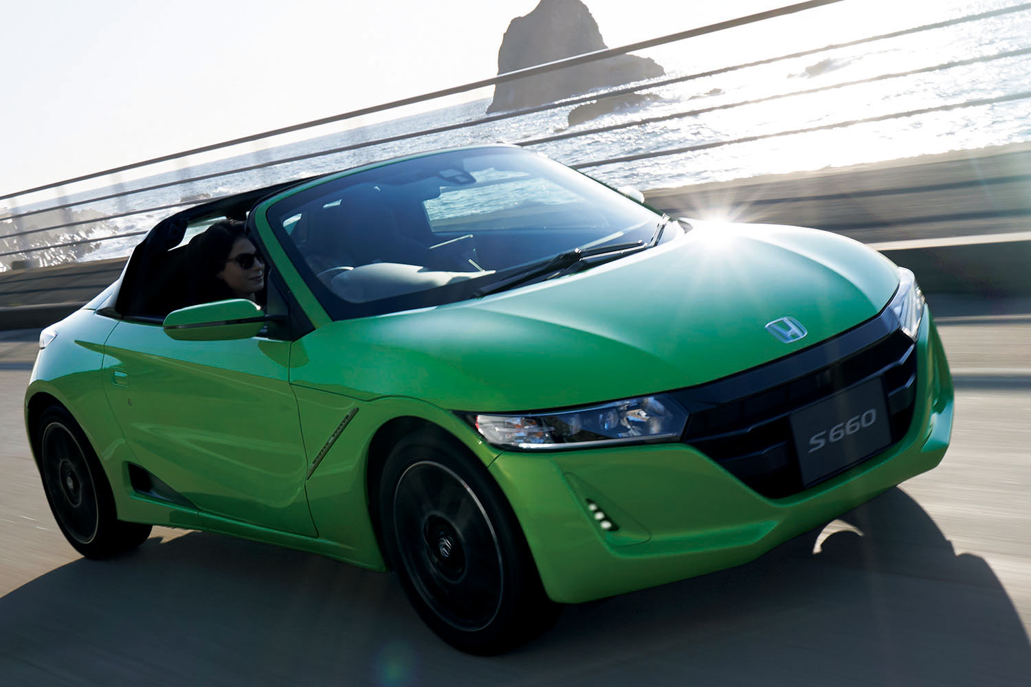 思わず二度見しちゃう個性的なボディカラーとは？ 純正採用された