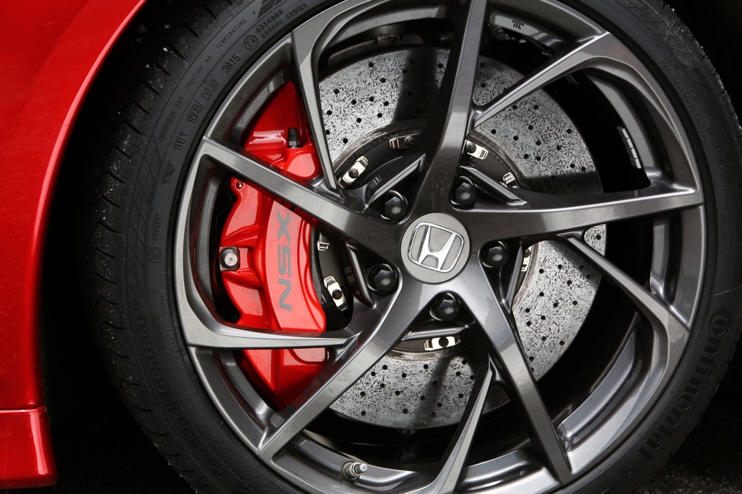 ブレーキだけで軽自動車が買える!? 「カーボンブレーキ」をフェラーリ