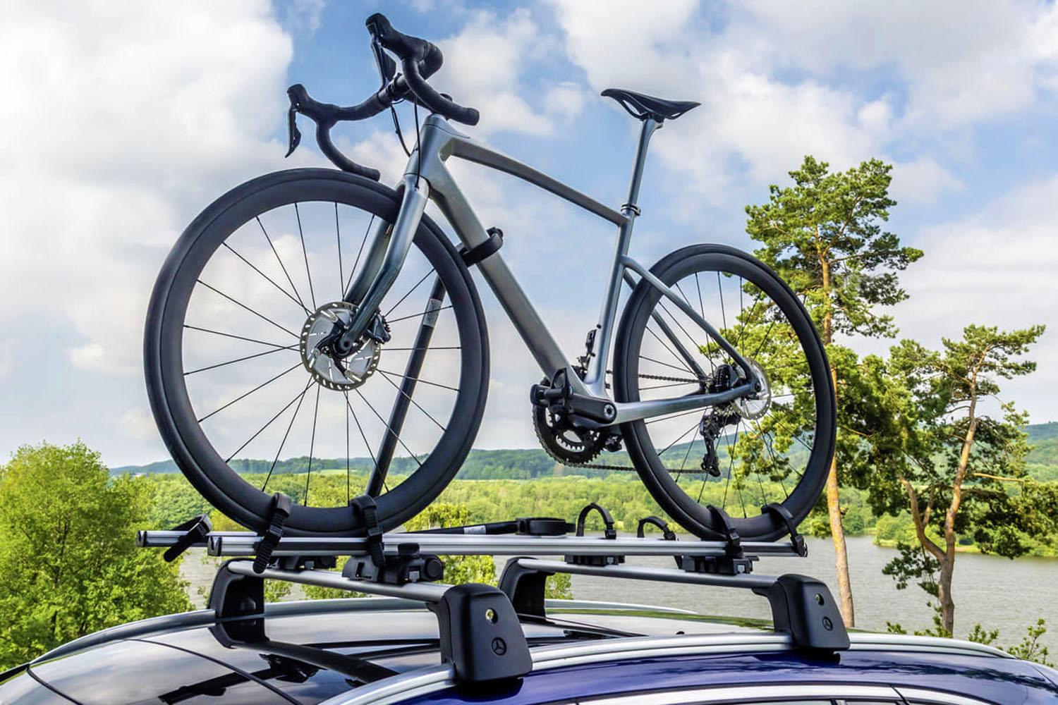 最先端は6輪キャンプ！ クルマに自転車を積んでキャンプ場から非