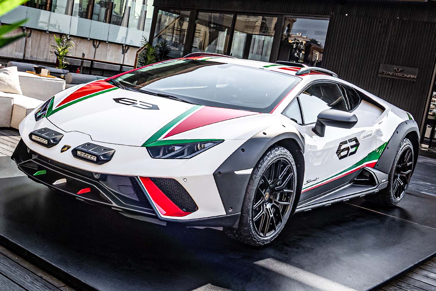 最終お値下げ・ランボルギーニウラカン 1499台限定】ランボルギーニ「ウラカン」の最後はオフロード